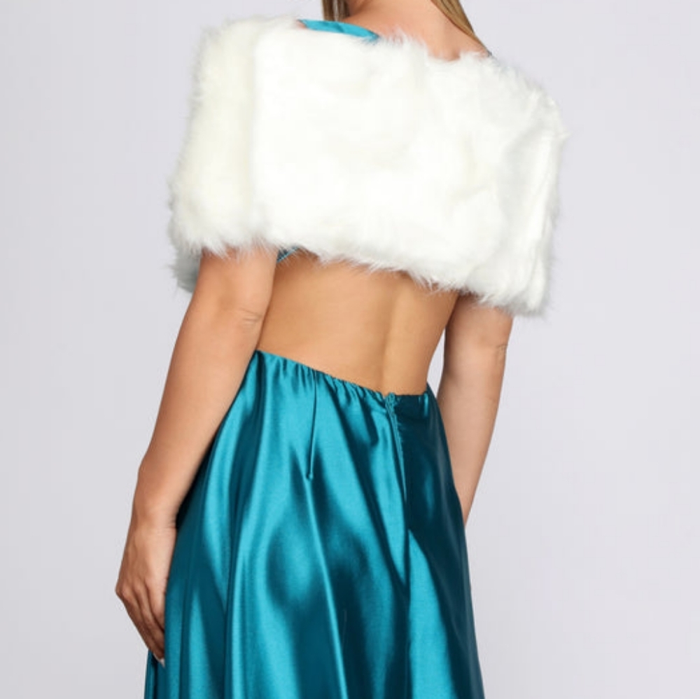 The Perfect Evening Gown Accessory - Picture 4 of 5